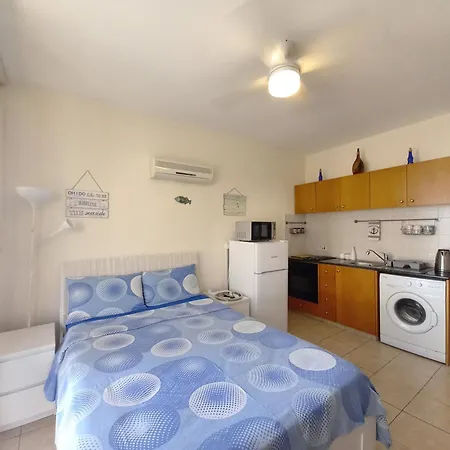 Montehugh * Ларнака